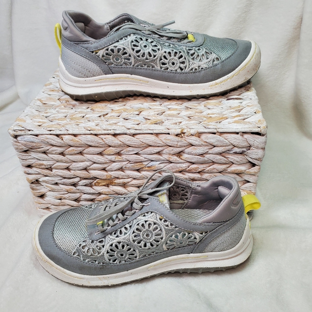 Jambu Sunny Lace-Up Casual Sneaker Boho Gray Yellow Lace Floral Appliques 7.5W